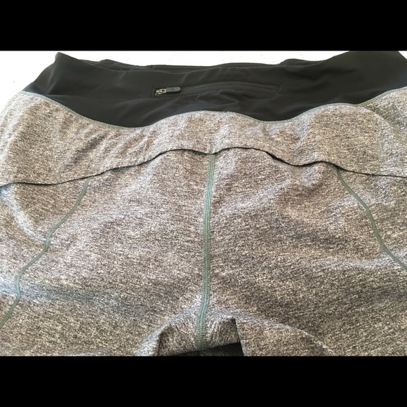 LULULEMON Speed Up Short Size 10 - Picture 4 of 4
